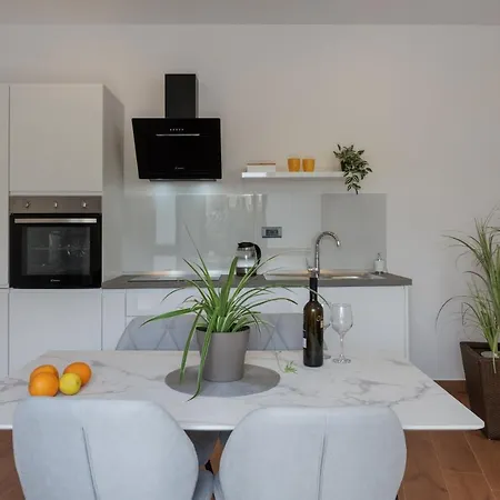 아파트 Terra 5 Deluxe On The Ground Floor With Private Parking 리예카