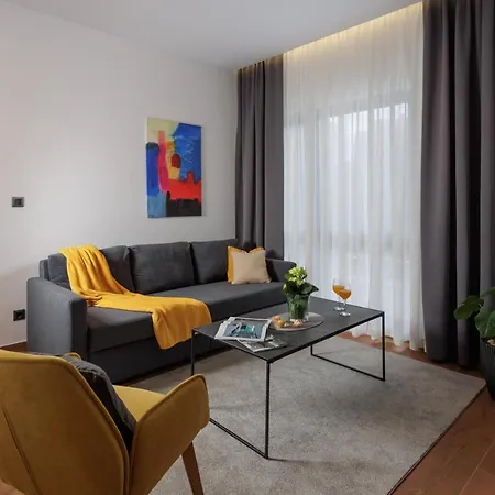 Terra 5 Deluxe Ground Floor Apartment With Private Parking *