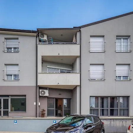 Apartment Terra 5 Deluxe Ground Floor Apartment With Private Parking *