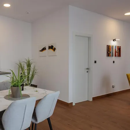 Terra 5 Deluxe On The Ground Floor With Private Parking Fiume